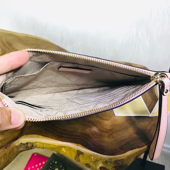 Michael Kors Jet Set Travel XL ZIP Clutch Wristlet - Picture 6 of 8